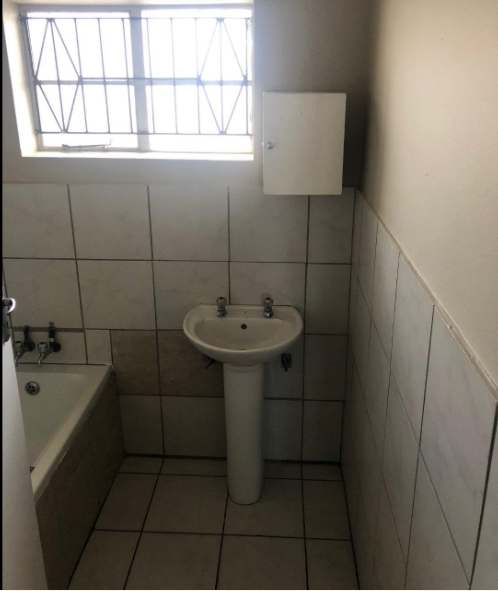 To Let 1 Bedroom Property for Rent in Southernwood Eastern Cape